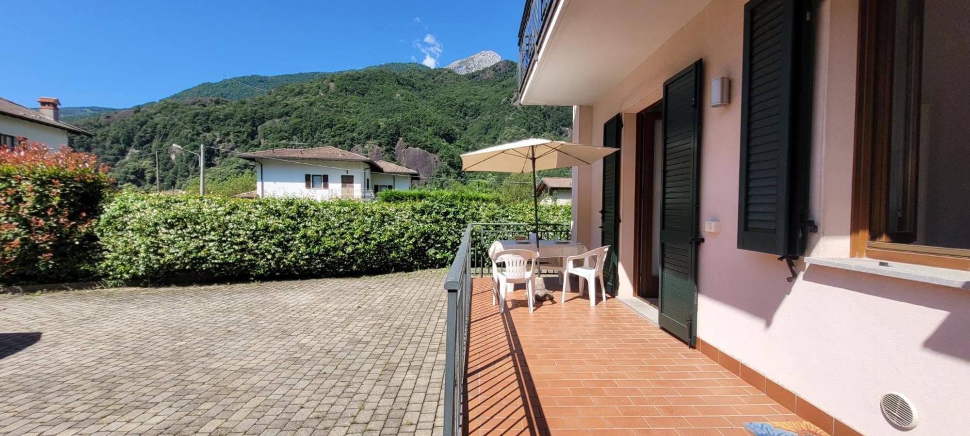 Terrazza Fucinetta Apartment Introbio Exterior photo